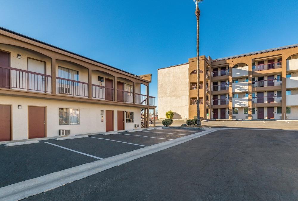 Days Inn By Wyndham Chula Vista-San Diego エクステリア 写真