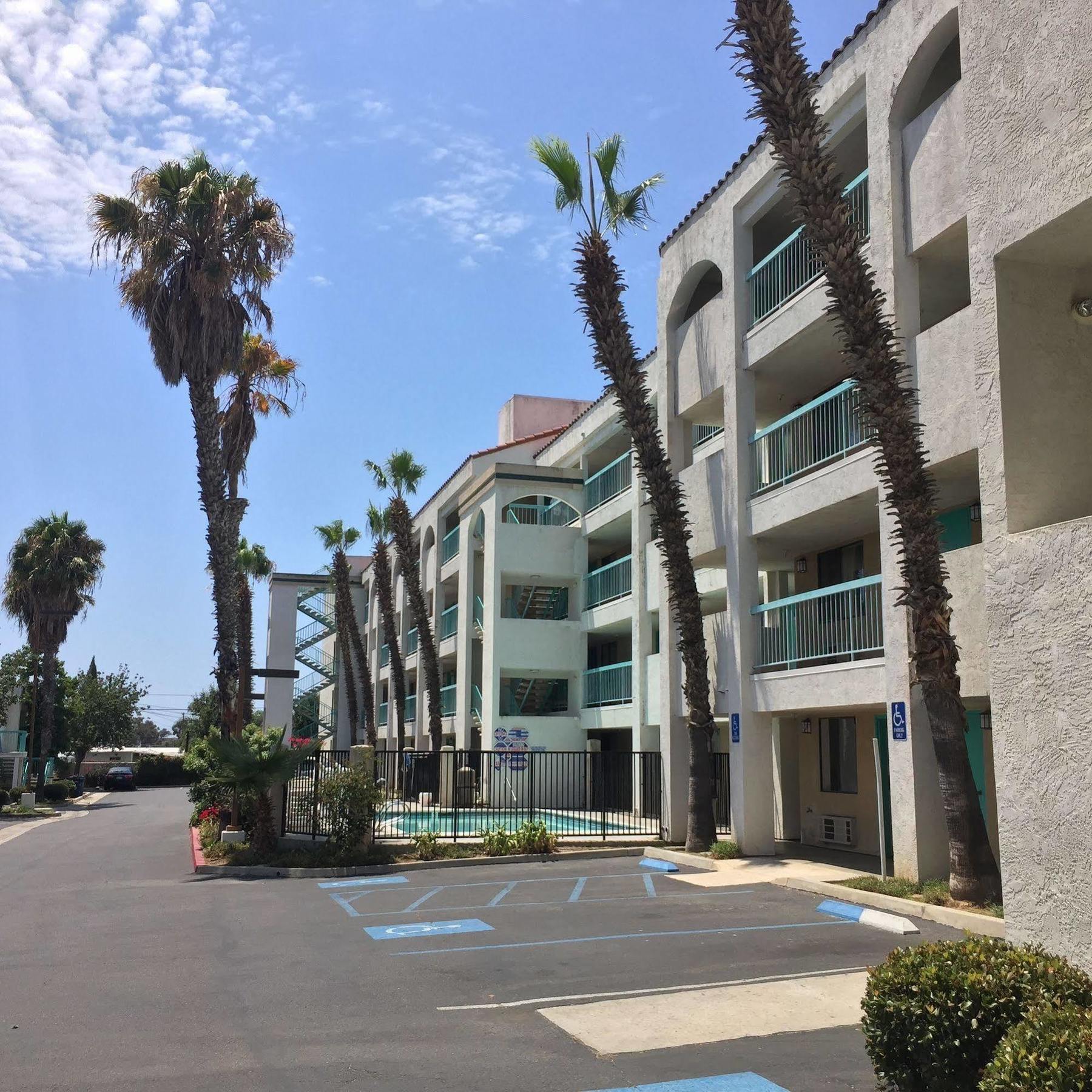 Days Inn By Wyndham Chula Vista-San Diego エクステリア 写真