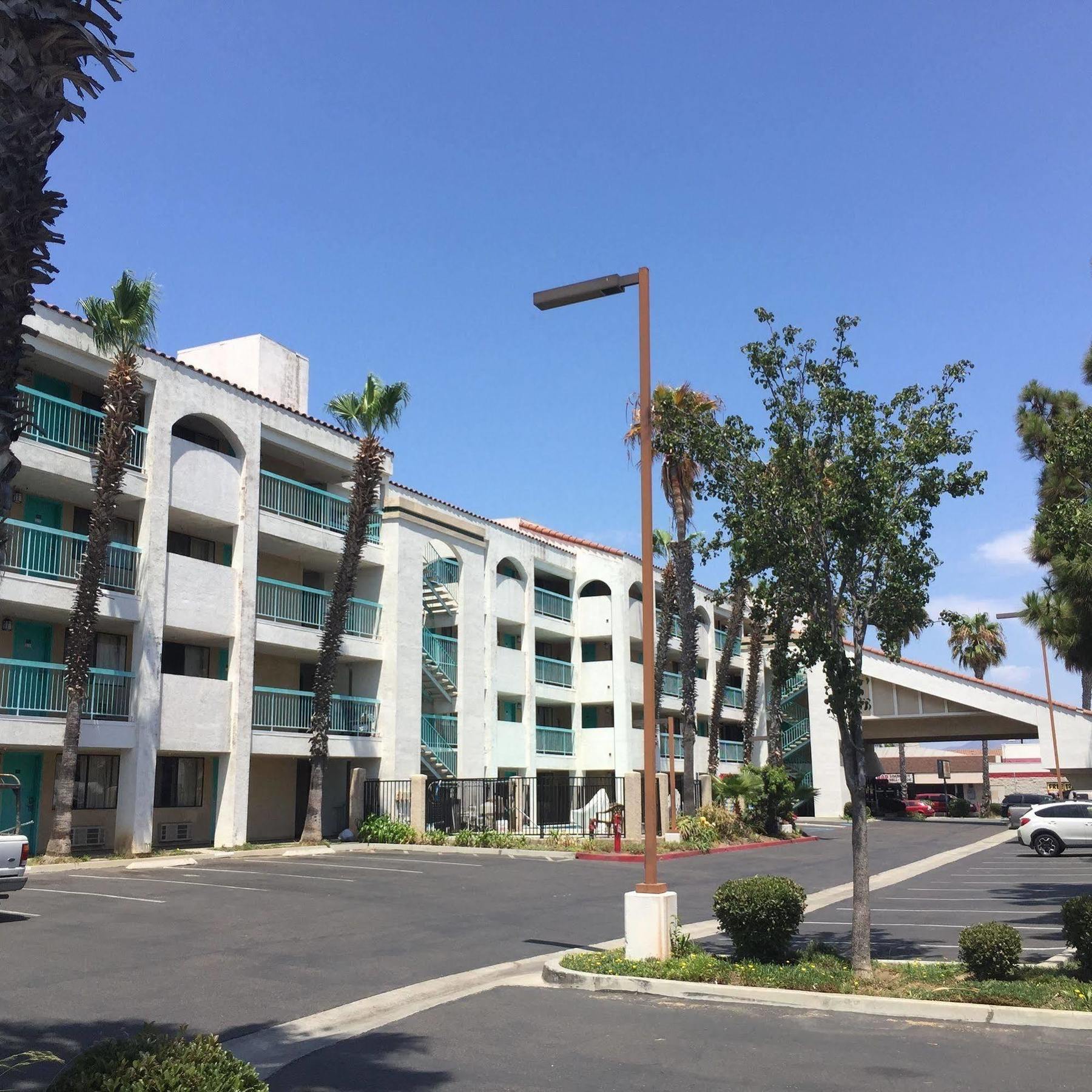 Days Inn By Wyndham Chula Vista-San Diego エクステリア 写真