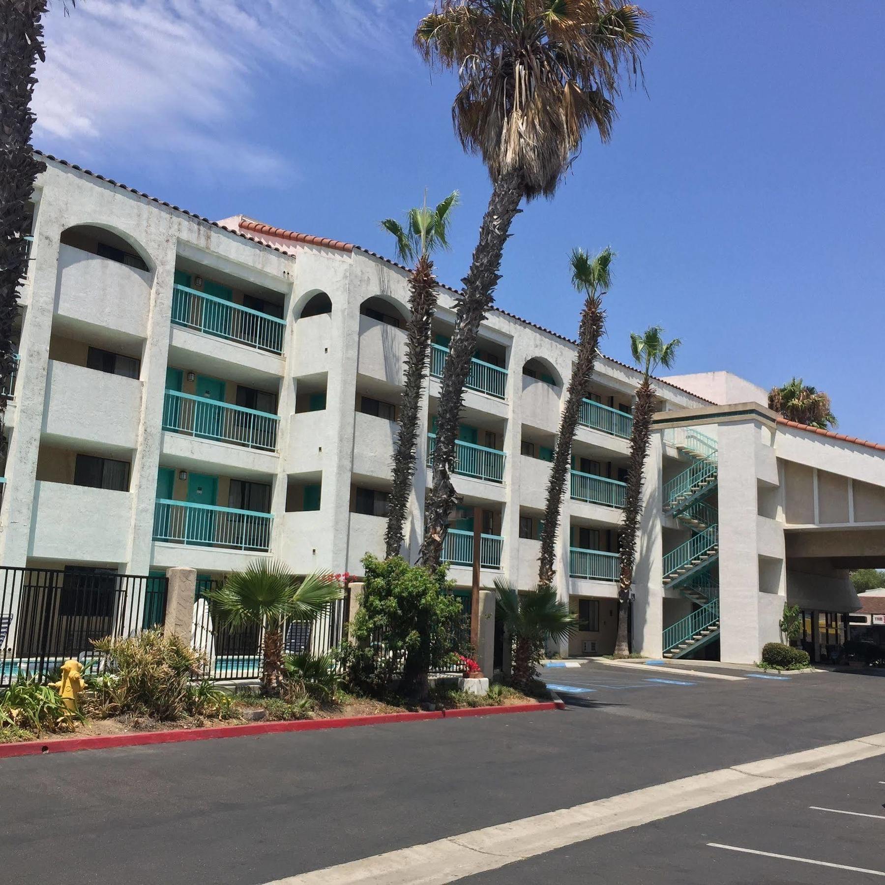 Days Inn By Wyndham Chula Vista-San Diego エクステリア 写真